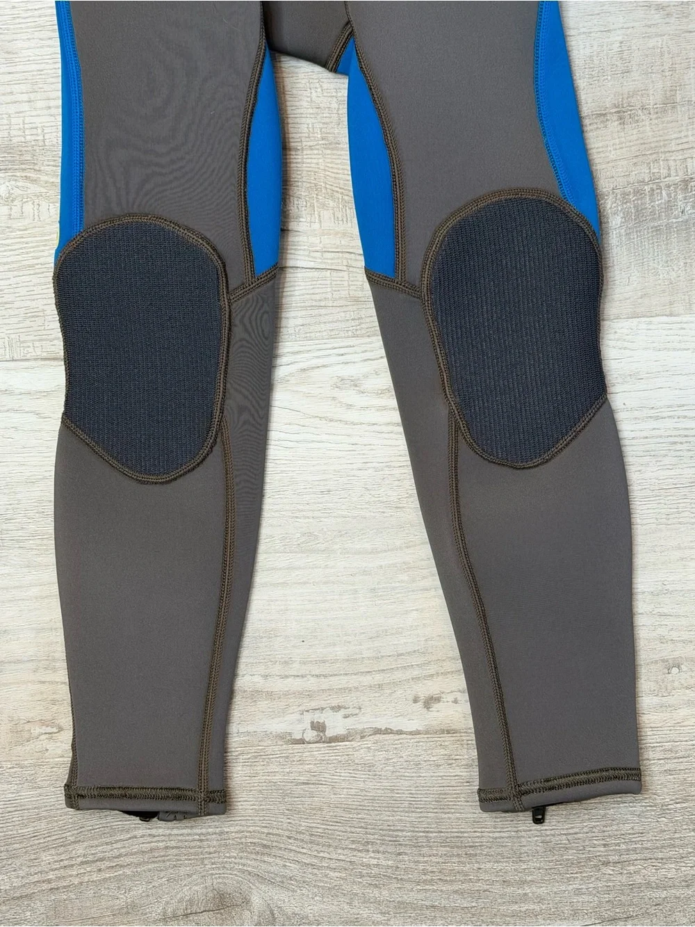 Quiksilver Kids Syncro 3/2 mm Back-Zip Full Body Wetsuit Size 4 NWT